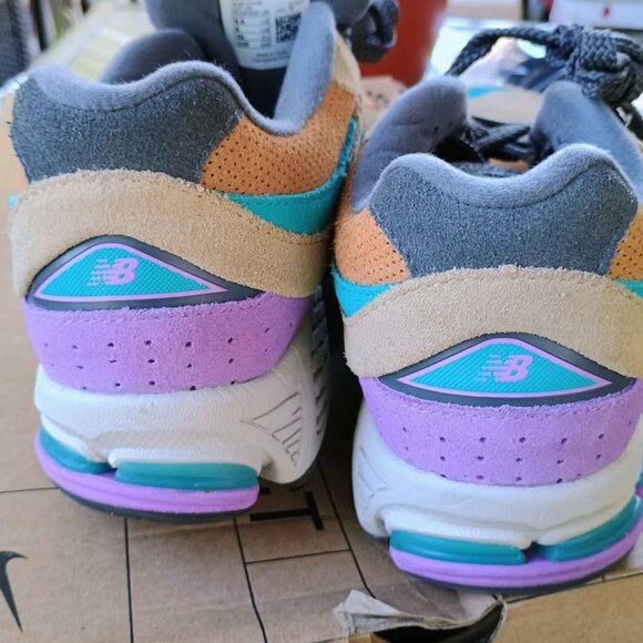 New Balance 2002 r running shoe - Picture 2 of 8